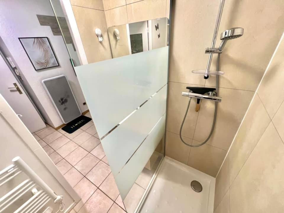 Joli Studio Cosy, Vue Magnifique Et Terrasse Privee جوراردُميه المظهر الخارجي الصورة